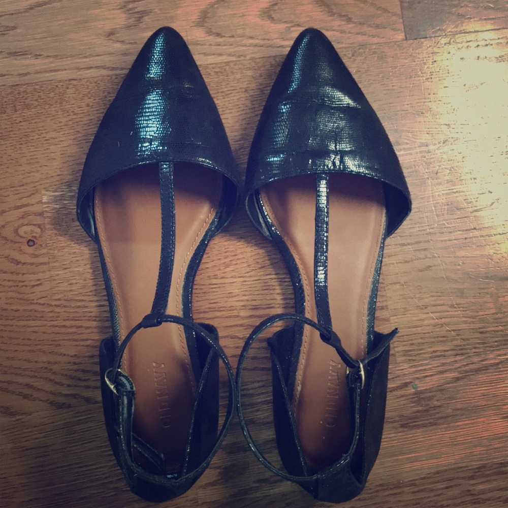 Strappy Black Flats!